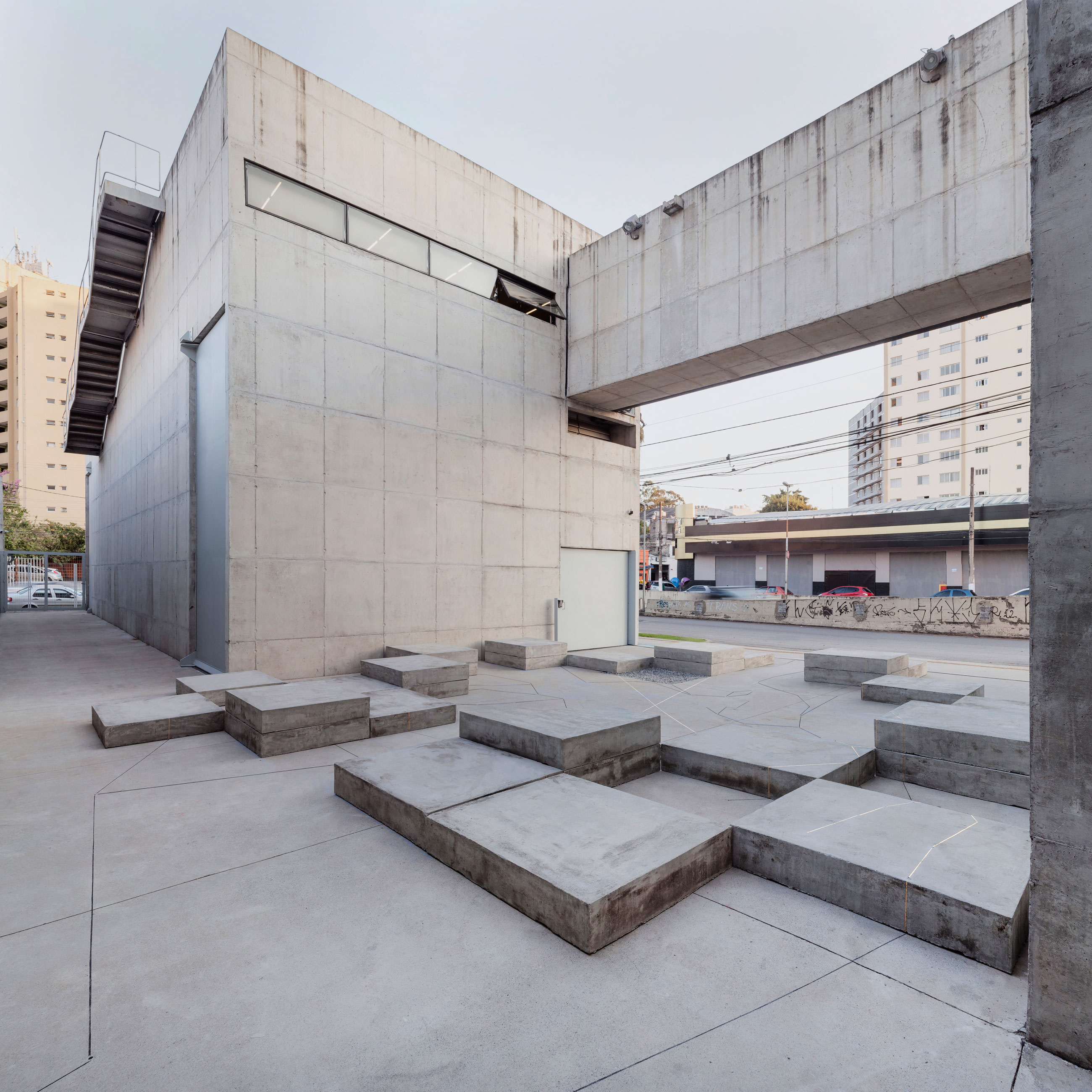 Site-specific Installation titled Cielo Raso by artist Sandra Gamarra, consisting of concrete, golden leaf, graphite and screws, curated by Bruno Alves de Almeida for the project SITU at Galeria Leme, São Paulo, Brazil.